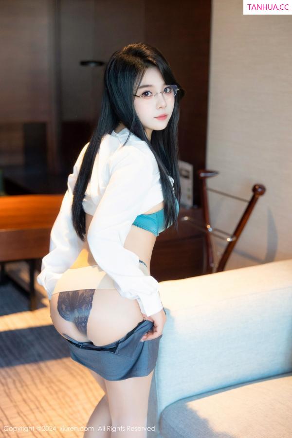   [XiuRen]高清写真图 2024.08.09 No.8989 麦田 丝袜美腿第50张图片